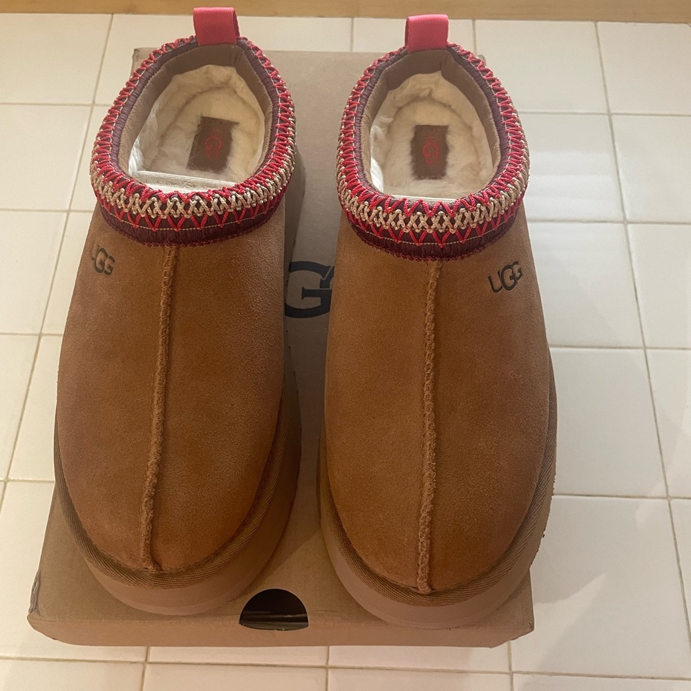 UGG Tazz Slipper Size 8